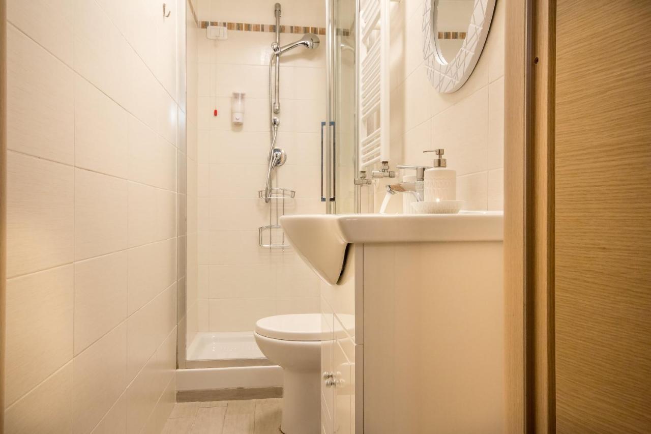 Apartment Flora Metro Vittorio Rom
